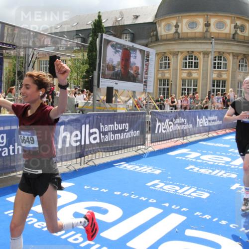 29.06.2025 - hella hamburg halbmarathon Michael Strokosch http://msf.ph/oto/8478728 29.06.2025 10:40:33 Ziel 6649, 7284, 8966, 10978, 11767, 12365, 12540, 14924, 15164, 15247, 17214, 18192 meine-sportfotos.de