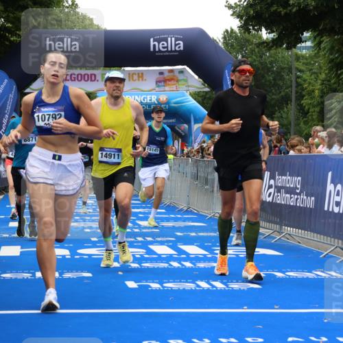 29.06.2025 - hella hamburg halbmarathon Strokosch-Dieckow http://msf.ph/oto/8478734 29.06.2025 10:45:53 Ziel 2189, 3477, 4277, 4345, 6290, 6532, 7385, 8269, 8577, 8871, 10792, 11821, 12084, 14462, 14911, 15149, 16624, 17008, 18185, 19116 meine-sportfotos.de