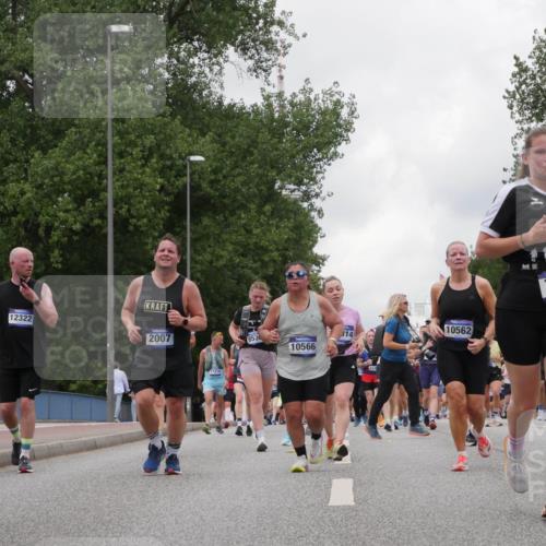 29.06.2025 - hella hamburg halbmarathon Luisa Fischer http://msf.ph/oto/8478736 29.06.2025 10:48:49 Kennedybrücke 12322, 2007, 17314, 953, 314, 10566, 157, 10562, 7912, 8272, 2846, 2550, 2779, 2846, 3993, 5190, 5339, 7699, 7859, 7912, 9536, 10562, 10727 meine-sportfotos.de
