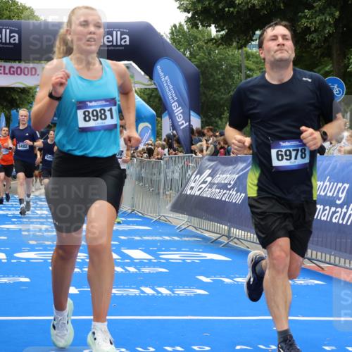 29.06.2025 - hella hamburg halbmarathon Strokosch-Dieckow http://msf.ph/oto/8478746 29.06.2025 10:46:28 Ziel 2222, 2842, 4237, 4497, 5459, 6421, 6978, 7335, 8482, 8981, 9232, 9386, 9529, 9786, 11185, 11773, 12171, 12651, 12891, 13525, 13698, 14045, 14228, 14482, 15133, 15157, 15206, 16127, 17281, 17461, 18211, 18637, 18882, 19209 meine-sportfotos.de