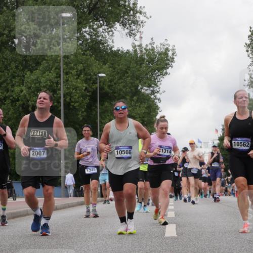 29.06.2025 - hella hamburg halbmarathon Luisa Fischer http://msf.ph/oto/8478758 29.06.2025 10:48:51 Kennedybrücke 12322, 2007, 10566, 1345, 17314, 699, 1314, 1285, 14758, 10562, 5190, 155, 2550, 2846, 3879, 3993, 5190, 5339, 7699, 7912, 8272, 9536, 10562, 10727 meine-sportfotos.de