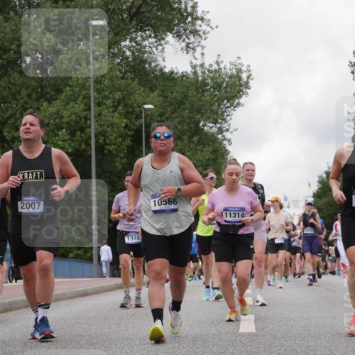 29.06.2025 - hella hamburg halbmarathon Luisa Fischer http://msf.ph/oto/8478763 29.06.2025 10:48:51 Kennedybrücke 12322, 2007, 1345, 10566, 11314, 1289, 14758, 10562, 5190, 2550, 2846, 3879, 3993, 5190, 5339, 7699, 7912, 8272, 9536, 10562, 10727 meine-sportfotos.de