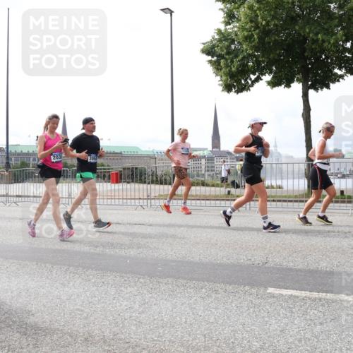 29.06.2025 - hella hamburg halbmarathon Lena Gebhardt http://msf.ph/oto/8478825 29.06.2025 10:33:28 Lombardsbrücke 2038, 11229, 2054, 1713, 1189, 1275, 1324, 1764, 1995, 2038, 2054, 2085, 2342, 2776, 2838, 2959, 3170, 3341, 3391, 3560, 3812, 3871, 4030, 4096, 4164, 4361, 4433, 4445, 4449, 4650, 4696, 5075, 5096, 5110, 5141, 5180, 5557, 5569, 5581, 5917, 6109, 6773, 6854, 6999, 7653, 7705, 7982, 8021, 8157, 8282, 8595, 8891, 9143, 9234, 9258, 9289, 9438, 9591, 9592, 9750, 9780, 9799, 11229, 11260, 11713, 11811, 11826, 12039, 14305, 14743, 15951 meine-sportfotos.de