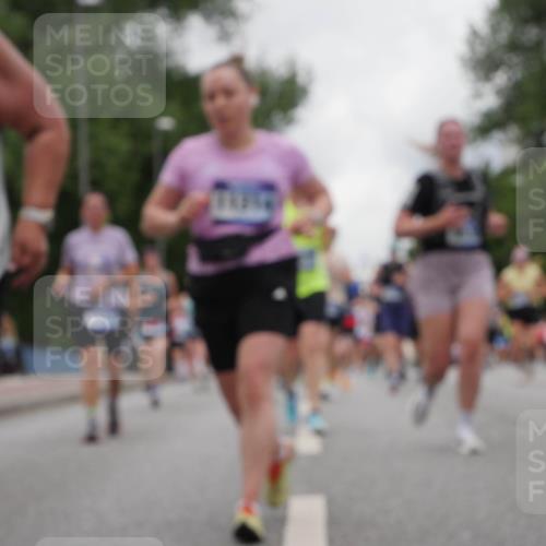29.06.2025 - hella hamburg halbmarathon Luisa Fischer http://msf.ph/oto/8478841 29.06.2025 10:48:53 Kennedybrücke 66, 2846, 2954, 3879, 3993, 5190, 5339, 7699, 7912, 8272, 8594, 9536, 10562 meine-sportfotos.de
