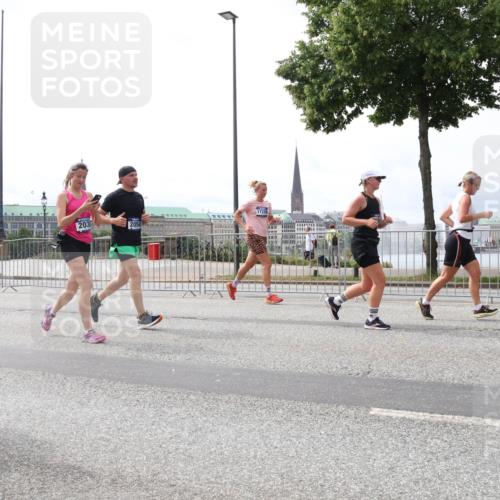 29.06.2025 - hella hamburg halbmarathon Lena Gebhardt http://msf.ph/oto/8478843 29.06.2025 10:33:28 Lombardsbrücke 203, 2054, 11229, 1189, 1275, 1324, 1764, 1995, 2038, 2054, 2085, 2342, 2776, 2838, 2959, 3170, 3341, 3391, 3560, 3812, 3871, 4030, 4096, 4164, 4361, 4433, 4445, 4449, 4650, 4696, 5075, 5096, 5110, 5141, 5180, 5557, 5569, 5581, 5917, 6109, 6773, 6854, 6999, 7653, 7705, 7982, 8021, 8157, 8282, 8595, 8891, 9143, 9234, 9258, 9289, 9438, 9591, 9592, 9750, 9780, 9799, 11229, 11260, 11713, 11811, 11826, 12039, 14305, 14743, 15951 meine-sportfotos.de
