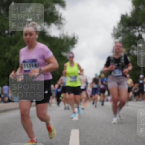 29.06.2025 - hella hamburg halbmarathon Luisa Fischer http://msf.ph/oto/8478862 29.06.2025 10:48:54 Kennedybrücke 11314, 2846, 2954, 3879, 3993, 5108, 5190, 5339, 7699, 7912, 8272, 8594, 9536, 10562 meine-sportfotos.de