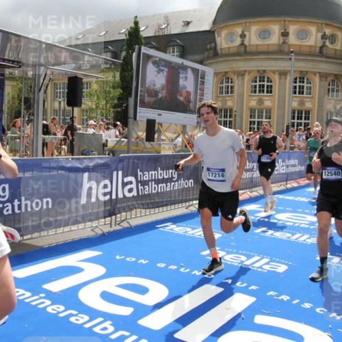 29.06.2025 - hella hamburg halbmarathon Michael Strokosch http://msf.ph/oto/8478864 29.06.2025 10:40:36 Ziel 7284, 8966, 10978, 11767, 12365, 12540, 15015, 15164, 15542, 17214, 17724, 18192 meine-sportfotos.de