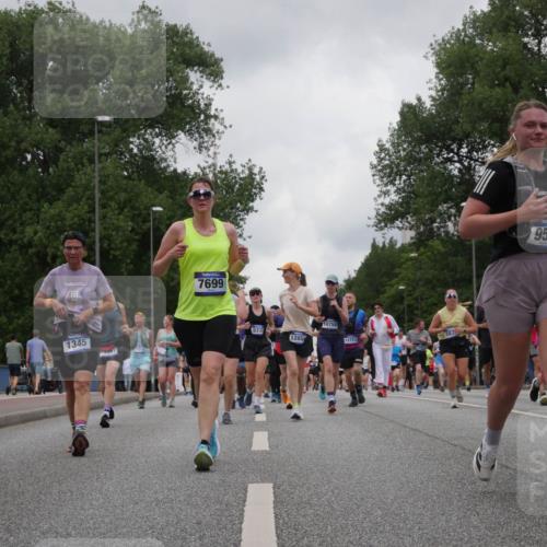 29.06.2025 - hella hamburg halbmarathon Luisa Fischer http://msf.ph/oto/8478903 29.06.2025 10:48:55 Kennedybrücke 1345, 7699, 1285, 14758, 15751, 9536, 2846, 2954, 3879, 3993, 4820, 5108, 5190, 5339, 7699, 8272, 8594, 9536, 10562 meine-sportfotos.de