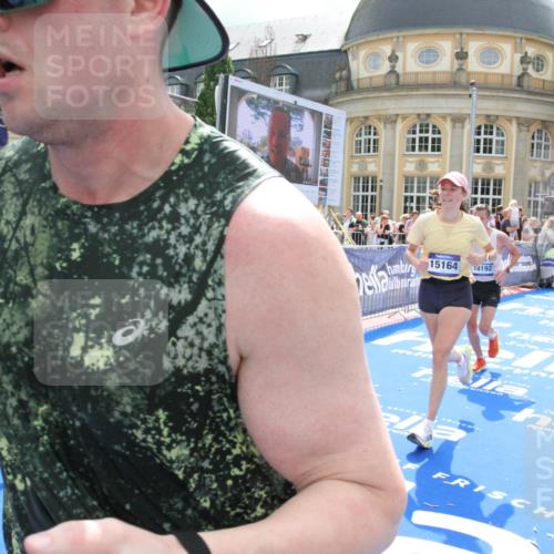 29.06.2025 - hella hamburg halbmarathon Michael Strokosch http://msf.ph/oto/8478912 29.06.2025 10:40:38 Ziel 1912, 4843, 7284, 8966, 10978, 11767, 12365, 12540, 12865, 14820, 15015, 15164, 15542, 17214, 17724, 18192, 18399 meine-sportfotos.de