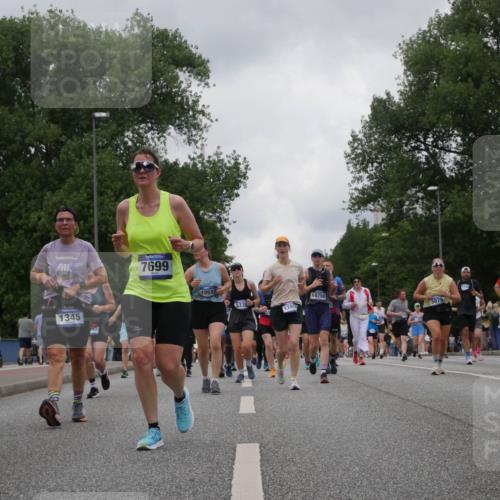 29.06.2025 - hella hamburg halbmarathon Luisa Fischer http://msf.ph/oto/8478919 29.06.2025 10:48:55 Kennedybrücke 7699, 1345, 13555, 5339, 14758, 1285, 3879, 827, 5512, 2846, 2954, 3879, 3993, 4820, 5108, 5190, 5339, 7699, 8272, 8594, 9536, 10562 meine-sportfotos.de