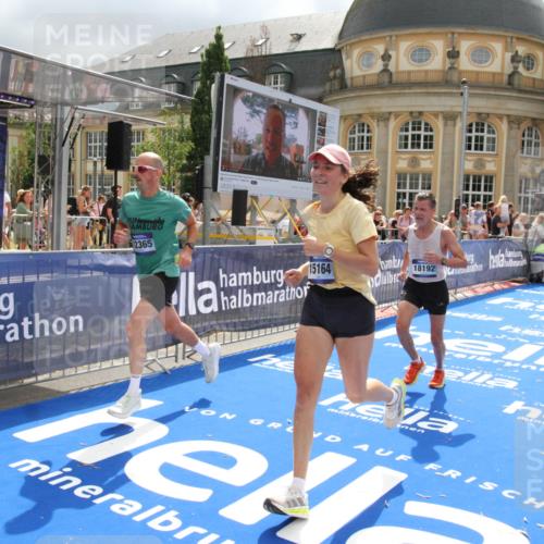 29.06.2025 - hella hamburg halbmarathon Michael Strokosch http://msf.ph/oto/8478925 29.06.2025 10:40:38 Ziel 1912, 4843, 7284, 8966, 10978, 11767, 12365, 12540, 12865, 14820, 15015, 15164, 15542, 17214, 17724, 18192, 18399 meine-sportfotos.de