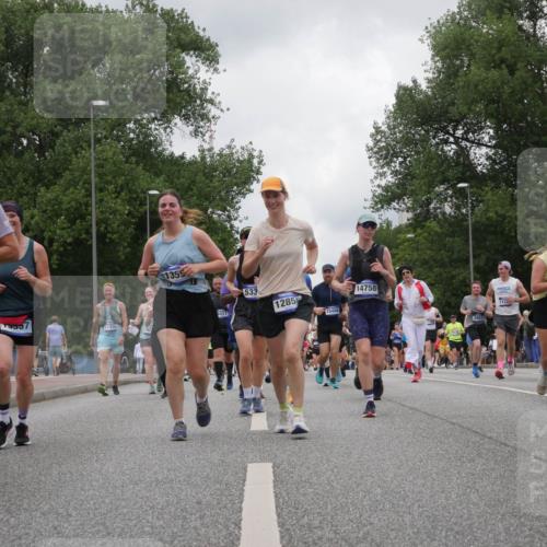 29.06.2025 - hella hamburg halbmarathon Luisa Fischer http://msf.ph/oto/8478964 29.06.2025 10:48:57 Kennedybrücke 1345, 17314, 182, 1355, 4851, 533, 1285, 15458, 14758, 2954, 879, 2846, 2954, 3879, 3993, 4820, 5108, 5190, 5339, 5703, 6763, 7699, 8272, 8594, 9536 meine-sportfotos.de