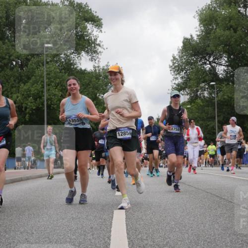 29.06.2025 - hella hamburg halbmarathon Luisa Fischer http://msf.ph/oto/8478974 29.06.2025 10:48:58 Kennedybrücke 345, 15557, 17314, 13555, 4851, 12856, 15458, 4758, 3879, 1734, 1085, 2846, 2954, 3357, 3377, 3879, 3993, 4820, 5108, 5190, 5339, 5703, 6763, 7699, 8272, 8594, 9536 meine-sportfotos.de