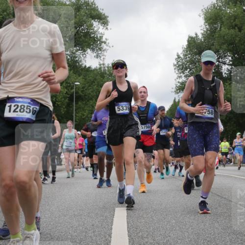 29.06.2025 - hella hamburg halbmarathon Luisa Fischer http://msf.ph/oto/8479005 29.06.2025 10:48:59 Kennedybrücke 12856, 18230, 485, 5339, 5750, 1545, 58, 3377, 173, 1085, 2664, 2846, 2954, 3357, 3377, 3879, 3993, 4820, 5108, 5190, 5339, 5703, 6763, 7699, 8272, 8594, 9536 meine-sportfotos.de
