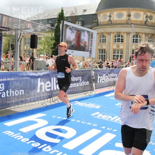 29.06.2025 - hella hamburg halbmarathon Michael Strokosch http://msf.ph/oto/8479024 29.06.2025 10:40:43 Ziel 1912, 2324, 2714, 4843, 4889, 5745, 7622, 9294, 10900, 12865, 14092, 14272, 14820, 15015, 15351, 15493, 15542, 16201, 16599, 17724, 18399 meine-sportfotos.de