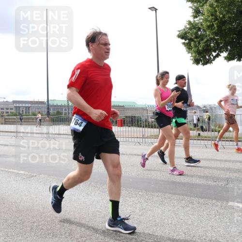 29.06.2025 - hella hamburg halbmarathon Lena Gebhardt http://msf.ph/oto/8479039 29.06.2025 10:33:29 Lombardsbrücke 764, 203, 11229, 1189, 1275, 1324, 1764, 1896, 1995, 2038, 2054, 2085, 2342, 2776, 2838, 2959, 3170, 3341, 3560, 3812, 3871, 4030, 4096, 4164, 4361, 4433, 4445, 4449, 4650, 4696, 5075, 5096, 5141, 5180, 5557, 5569, 5581, 5821, 5822, 5887, 5917, 6109, 6773, 6854, 6999, 7653, 7705, 8021, 8157, 8282, 8595, 8891, 9234, 9258, 9289, 9438, 9591, 9592, 9750, 9780, 9799, 10561, 11229, 11260, 11713, 11811, 11826, 12039, 14305, 14743, 15951 meine-sportfotos.de