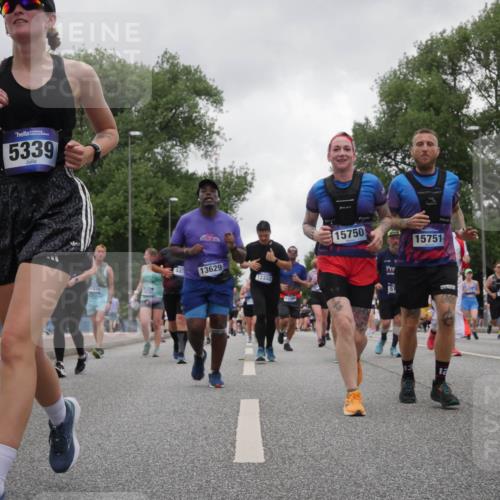 29.06.2025 - hella hamburg halbmarathon Luisa Fischer http://msf.ph/oto/8479051 29.06.2025 10:49:01 Kennedybrücke 5339, 17314, 48, 13629, 12332, 1420, 15750, 15751, 13, 12, 2954, 1085, 2657, 2664, 2846, 2954, 3357, 3377, 3879, 4119, 4820, 5108, 5703, 6763, 8272, 8594 meine-sportfotos.de