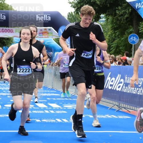 29.06.2025 - hella hamburg halbmarathon Strokosch-Dieckow http://msf.ph/oto/8479076 29.06.2025 10:46:25 Ziel 1600, 2222, 2842, 4237, 4497, 5459, 6421, 6691, 6978, 7335, 8142, 8482, 8981, 9232, 9386, 9529, 9786, 11185, 11773, 12171, 12651, 12891, 13698, 14045, 14200, 14228, 14262, 14482, 15157, 16127, 17281, 17461, 18118, 18211, 18637, 18882, 19209 meine-sportfotos.de