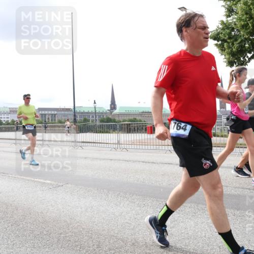 29.06.2025 - hella hamburg halbmarathon Lena Gebhardt http://msf.ph/oto/8479113 29.06.2025 10:33:29 Lombardsbrücke 9750, 764, 1189, 1275, 1324, 1764, 1896, 1995, 2038, 2054, 2085, 2342, 2776, 2838, 2959, 3170, 3341, 3560, 3812, 3871, 4030, 4096, 4164, 4361, 4433, 4445, 4449, 4650, 4696, 5075, 5096, 5141, 5180, 5557, 5569, 5581, 5821, 5822, 5887, 5917, 6109, 6773, 6854, 6999, 7653, 7705, 8021, 8157, 8282, 8595, 8891, 9234, 9258, 9289, 9438, 9591, 9592, 9750, 9780, 9799, 10561, 11229, 11260, 11713, 11811, 11826, 12039, 14305, 14743, 15951 meine-sportfotos.de