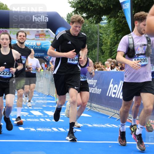 29.06.2025 - hella hamburg halbmarathon Strokosch-Dieckow http://msf.ph/oto/8479119 29.06.2025 10:46:25 Ziel 1600, 2222, 2842, 4237, 4497, 5459, 6421, 6691, 6978, 7335, 8142, 8482, 8981, 9232, 9386, 9529, 9786, 11185, 11773, 12171, 12651, 12891, 13698, 14045, 14200, 14228, 14262, 14482, 15157, 16127, 17281, 17461, 18118, 18211, 18637, 18882, 19209 meine-sportfotos.de