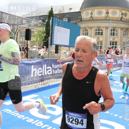 29.06.2025 - hella hamburg halbmarathon Michael Strokosch http://msf.ph/oto/8479284 29.06.2025 10:40:49 Ziel 1631, 1882, 2714, 2750, 4634, 4889, 5014, 5026, 5745, 6429, 7080, 7109, 7622, 8074, 8629, 9294, 9979, 10900, 11959, 14092, 15351, 16201, 16249, 17486 meine-sportfotos.de