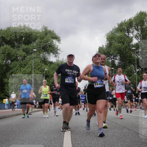 29.06.2025 - hella hamburg halbmarathon Luisa Fischer http://msf.ph/oto/8479293 29.06.2025 10:49:07 Kennedybrücke 1629, 19126, 18712, 16488, 265, 17054, 2664, 1060, 1085, 1465, 2657, 2664, 2965, 3357, 3377, 4119, 4820, 5108, 5703, 5914, 6393, 6763, 6980 meine-sportfotos.de