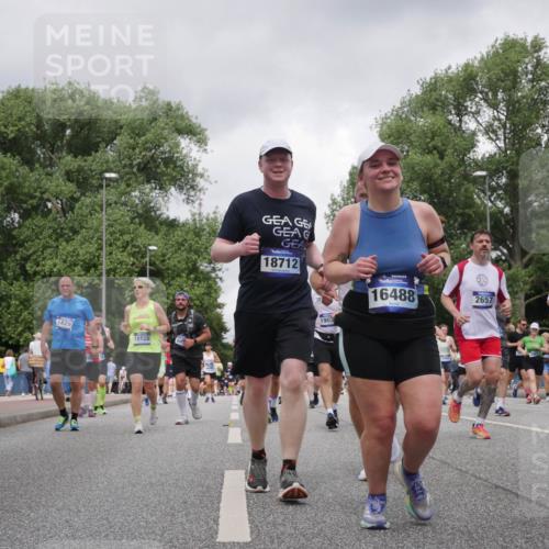 29.06.2025 - hella hamburg halbmarathon Luisa Fischer http://msf.ph/oto/8479304 29.06.2025 10:49:08 Kennedybrücke 1629, 19126, 18712, 1903, 16488, 2657, 2664, 1060, 1085, 1465, 2657, 2664, 2965, 3357, 3377, 4102, 4119, 4820, 5703, 5914, 6393, 6763, 6980 meine-sportfotos.de