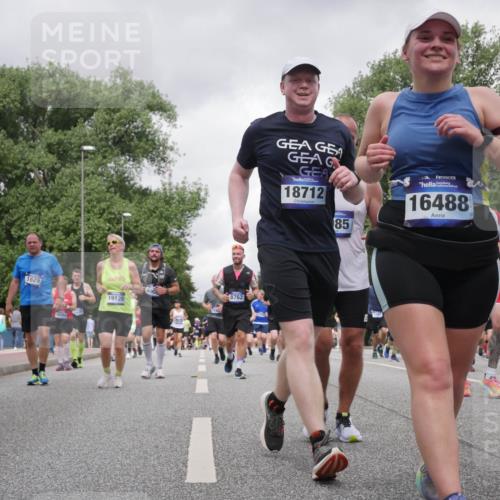 29.06.2025 - hella hamburg halbmarathon Luisa Fischer http://msf.ph/oto/8479327 29.06.2025 10:49:08 Kennedybrücke 1629, 19126, 650, 8762, 18712, 85, 16488, 1060, 1085, 1465, 2657, 2664, 2965, 3357, 3377, 4102, 4119, 4820, 5703, 5914, 6393, 6763, 6980 meine-sportfotos.de