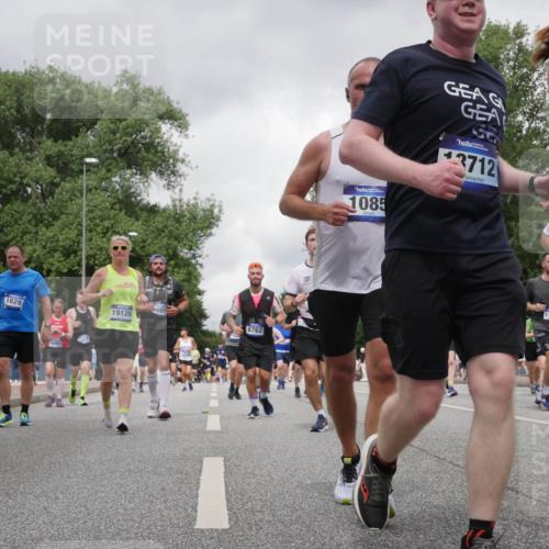 29.06.2025 - hella hamburg halbmarathon Luisa Fischer http://msf.ph/oto/8479356 29.06.2025 10:49:09 Kennedybrücke 1629, 19126, 8762, 1085, 3712, 17054, 265, 1060, 1085, 1465, 1854, 2217, 2657, 2664, 2965, 3357, 3377, 4099, 4102, 4119, 5703, 5914, 6393, 6763, 6980 meine-sportfotos.de