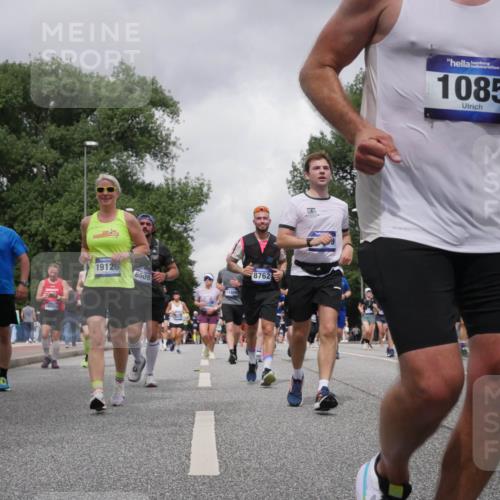 29.06.2025 - hella hamburg halbmarathon Luisa Fischer http://msf.ph/oto/8479391 29.06.2025 10:49:10 Kennedybrücke 1629, 18084, 19126, 6509, 4582, 14379, 8762, 1085, 1060, 1085, 1465, 1854, 2217, 2657, 2664, 2965, 3357, 3377, 4099, 4102, 4119, 5914, 6393, 6763, 6980 meine-sportfotos.de