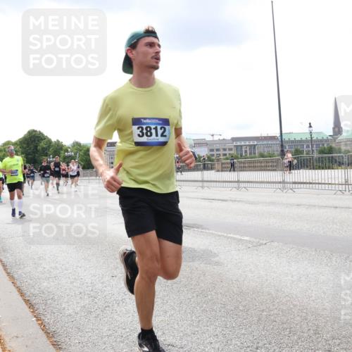 29.06.2025 - hella hamburg halbmarathon Lena Gebhardt http://msf.ph/oto/8479401 29.06.2025 10:33:31 Lombardsbrücke 8891, 3812, 1189, 1275, 1324, 1764, 1896, 1995, 2038, 2054, 2085, 2342, 2776, 2838, 3170, 3341, 3560, 3812, 3871, 4030, 4164, 4361, 4433, 4445, 4449, 4650, 4696, 4942, 5075, 5096, 5141, 5180, 5557, 5566, 5569, 5581, 5821, 5822, 5887, 5917, 6109, 6515, 6773, 6854, 6999, 7653, 7705, 8021, 8157, 8282, 8595, 8891, 9234, 9258, 9289, 9438, 9591, 9592, 9750, 9780, 9799, 10561, 11229, 11713, 11811, 11826, 12039, 14743, 15951 meine-sportfotos.de