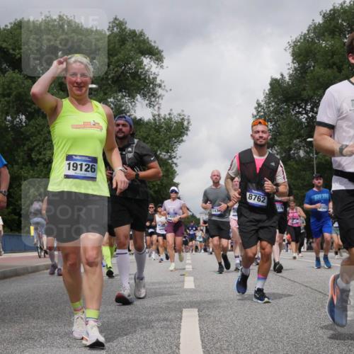 29.06.2025 - hella hamburg halbmarathon Luisa Fischer http://msf.ph/oto/8479423 29.06.2025 10:49:11 Kennedybrücke 1629, 19126, 14582, 143, 8762, 878, 060, 039, 1060, 1085, 1465, 1854, 2217, 2657, 2664, 2965, 3357, 3377, 4099, 4102, 4119, 5914, 6393, 6788, 6980, 7983 meine-sportfotos.de