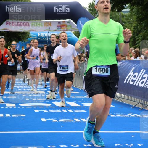 29.06.2025 - hella hamburg halbmarathon Strokosch-Dieckow http://msf.ph/oto/8479453 29.06.2025 10:46:21 Ziel 1600, 2048, 2222, 2842, 3056, 4237, 4949, 6421, 6691, 6978, 7335, 8142, 8981, 9497, 9786, 11185, 11773, 12171, 12651, 12891, 13698, 14045, 14200, 14228, 14262, 14482, 15157, 16127, 17190, 18118, 18211, 18637, 19209 meine-sportfotos.de