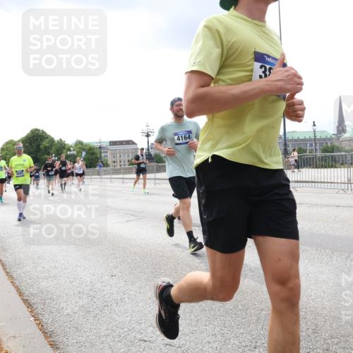 29.06.2025 - hella hamburg halbmarathon Lena Gebhardt http://msf.ph/oto/8479462 29.06.2025 10:33:31 Lombardsbrücke 8891, 4164, 35, 1189, 1275, 1324, 1764, 1896, 1995, 2038, 2054, 2085, 2342, 2776, 2838, 3170, 3341, 3560, 3812, 3871, 4030, 4164, 4361, 4433, 4445, 4449, 4650, 4696, 4942, 5075, 5096, 5141, 5180, 5557, 5566, 5569, 5581, 5821, 5822, 5887, 5917, 6109, 6515, 6773, 6854, 6999, 7653, 7705, 8021, 8157, 8282, 8595, 8891, 9234, 9258, 9289, 9438, 9591, 9592, 9750, 9780, 9799, 10561, 11229, 11713, 11811, 11826, 12039, 14743, 15951 meine-sportfotos.de