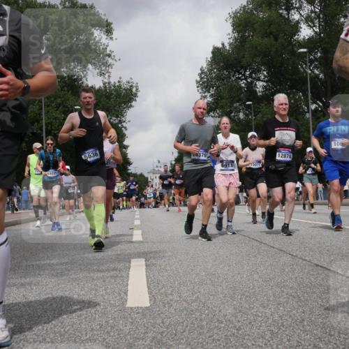 29.06.2025 - hella hamburg halbmarathon Luisa Fischer http://msf.ph/oto/8479496 29.06.2025 10:49:13 Kennedybrücke 6509, 155, 10225, 2218, 106, 5636, 4379, 12878, 6911, 15011, 11640, 1060, 1465, 1854, 2217, 2657, 2965, 4099, 4102, 4119, 5914, 6393, 6788, 6980, 7983 meine-sportfotos.de