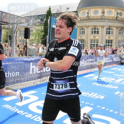 29.06.2025 - hella hamburg halbmarathon Michael Strokosch http://msf.ph/oto/8479600 29.06.2025 10:40:57 Ziel 1631, 1677, 6429, 7109, 7378, 9547, 9979, 10369, 10934, 12088, 12385, 13029, 13158, 14661, 15689, 16347, 17032, 17720, 18173 meine-sportfotos.de