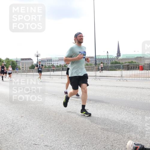29.06.2025 - hella hamburg halbmarathon Lena Gebhardt http://msf.ph/oto/8479618 29.06.2025 10:33:31 Lombardsbrücke 8891, 164, 1189, 1275, 1324, 1764, 1896, 1995, 2038, 2054, 2085, 2342, 2776, 2838, 3170, 3341, 3560, 3812, 3871, 4030, 4164, 4361, 4433, 4445, 4449, 4650, 4696, 4942, 5075, 5096, 5141, 5180, 5557, 5566, 5569, 5581, 5821, 5822, 5887, 5917, 6109, 6515, 6773, 6854, 6999, 7653, 7705, 8021, 8157, 8282, 8595, 8891, 9234, 9258, 9289, 9438, 9591, 9592, 9750, 9780, 9799, 10561, 11229, 11713, 11811, 11826, 12039, 14743, 15951 meine-sportfotos.de