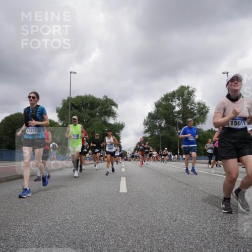 29.06.2025 - hella hamburg halbmarathon Luisa Fischer http://msf.ph/oto/8479673 29.06.2025 10:49:17 Kennedybrücke 10225, 15998, 16031, 4099, 4099, 15011, 1060, 1426, 1854, 2217, 2965, 4099, 4102, 5914, 6393, 6788, 6980, 7530, 7983 meine-sportfotos.de