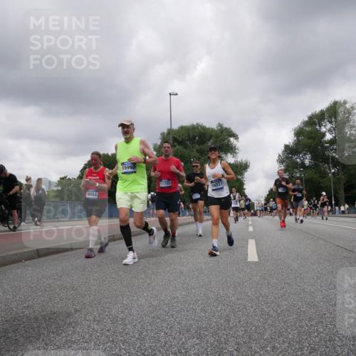 29.06.2025 - hella hamburg halbmarathon Luisa Fischer http://msf.ph/oto/8479716 29.06.2025 10:49:18 Kennedybrücke 15998, 18084, 11725, 2217, 16031, 679, 1060, 1421, 1426, 1854, 2217, 4099, 4102, 6393, 6788, 6980, 7530, 7983 meine-sportfotos.de
