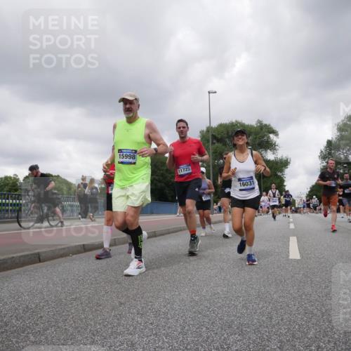 29.06.2025 - hella hamburg halbmarathon Luisa Fischer http://msf.ph/oto/8479730 29.06.2025 10:49:19 Kennedybrücke 15998, 11725, 2210, 16031, 1060, 1421, 1426, 1854, 2217, 4099, 4102, 6393, 6788, 6980, 7530, 7983 meine-sportfotos.de