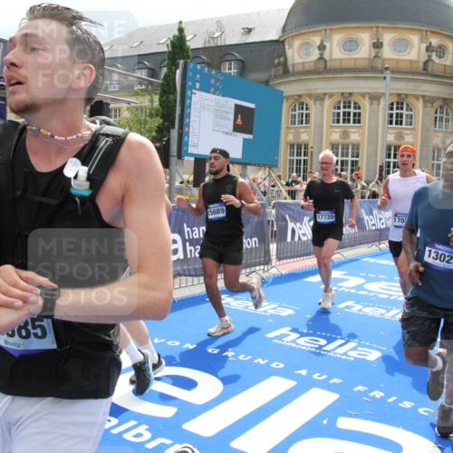 29.06.2025 - hella hamburg halbmarathon Michael Strokosch http://msf.ph/oto/8479744 29.06.2025 10:41:02 Ziel 1677, 2949, 6550, 6683, 9755, 11062, 11922, 12088, 12385, 13029, 13158, 15689, 16347, 17032, 17720, 17971, 18173 meine-sportfotos.de