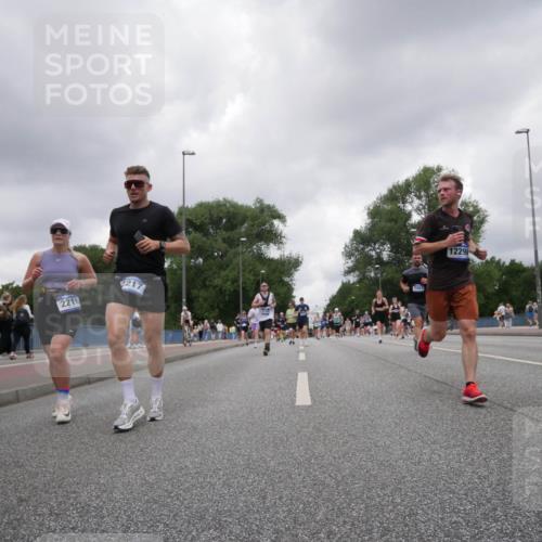 29.06.2025 - hella hamburg halbmarathon Luisa Fischer http://msf.ph/oto/8479785 29.06.2025 10:49:20 Kennedybrücke 2216, 2217, 12298, 1421, 1426, 1854, 2217, 4099, 4102, 6788, 7303, 7530, 7983, 10812 meine-sportfotos.de