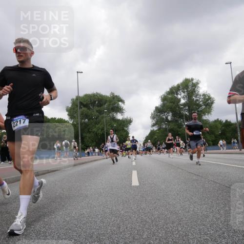 29.06.2025 - hella hamburg halbmarathon Luisa Fischer http://msf.ph/oto/8479806 29.06.2025 10:49:21 Kennedybrücke 2216, 231, 2217, 12298, 1421, 1426, 1854, 2217, 4099, 4102, 4223, 4224, 6788, 7303, 7530, 7983, 10812 meine-sportfotos.de