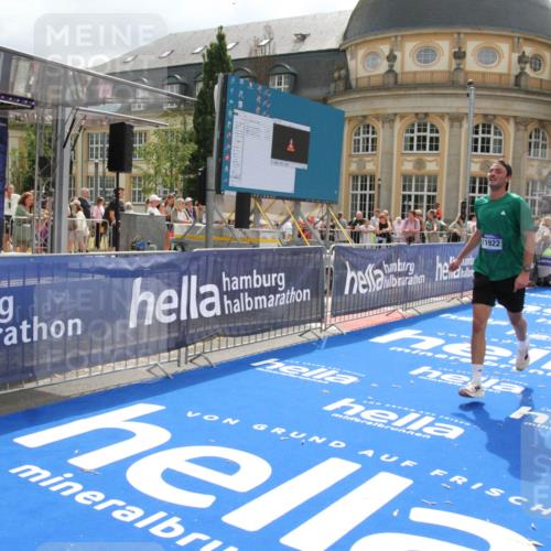 29.06.2025 - hella hamburg halbmarathon Michael Strokosch http://msf.ph/oto/8479824 29.06.2025 10:41:05 Ziel 2568, 2949, 4871, 6550, 6683, 9358, 9755, 11062, 11922, 13158, 13268, 15689, 16347, 17032, 17100, 17620, 17720, 17971, 18045, 18049 meine-sportfotos.de