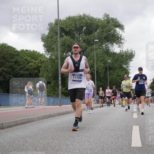 29.06.2025 - hella hamburg halbmarathon Luisa Fischer http://msf.ph/oto/8479889 29.06.2025 10:49:22 Kennedybrücke 11726, 7530, 6133, 2973, 17936, 1421, 1426, 1854, 2217, 4099, 4223, 4224, 6788, 7303, 7530, 7983, 10812 meine-sportfotos.de