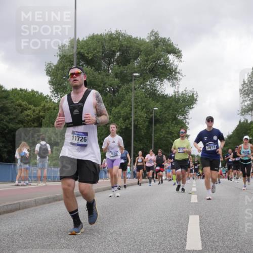 29.06.2025 - hella hamburg halbmarathon Luisa Fischer http://msf.ph/oto/8479899 29.06.2025 10:49:23 Kennedybrücke 11726, 7530, 613, 2973, 17936, 1421, 1426, 4223, 4224, 6788, 7303, 7530, 7983, 10812 meine-sportfotos.de