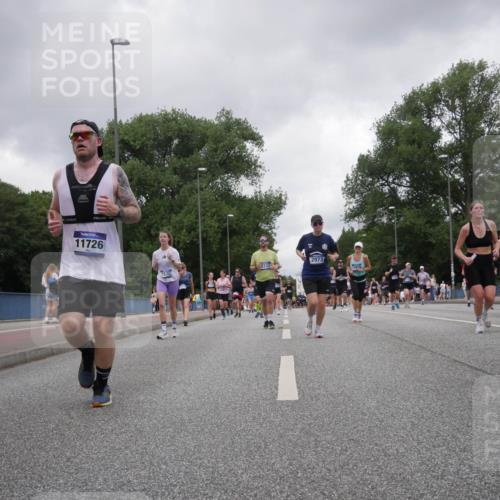 29.06.2025 - hella hamburg halbmarathon Luisa Fischer http://msf.ph/oto/8479913 29.06.2025 10:49:23 Kennedybrücke 11726, 2973, 12415, 1421, 1426, 4223, 4224, 6788, 7303, 7530, 7983, 10812 meine-sportfotos.de