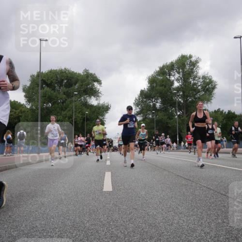 29.06.2025 - hella hamburg halbmarathon Luisa Fischer http://msf.ph/oto/8479935 29.06.2025 10:49:24 Kennedybrücke 11726, 7530, 2973, 17936, 12415, 13, 1421, 1426, 2008, 4223, 4224, 6788, 7303, 7530, 7983, 10812 meine-sportfotos.de