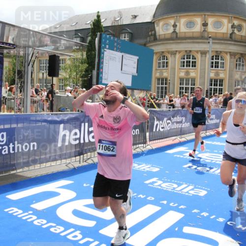 29.06.2025 - hella hamburg halbmarathon Michael Strokosch http://msf.ph/oto/8479962 29.06.2025 10:41:08 Ziel 1136, 2568, 2949, 3618, 4380, 4871, 5709, 6550, 6683, 9358, 9659, 9755, 9815, 11062, 11922, 13268, 17100, 17620, 17971, 18045, 18049 meine-sportfotos.de