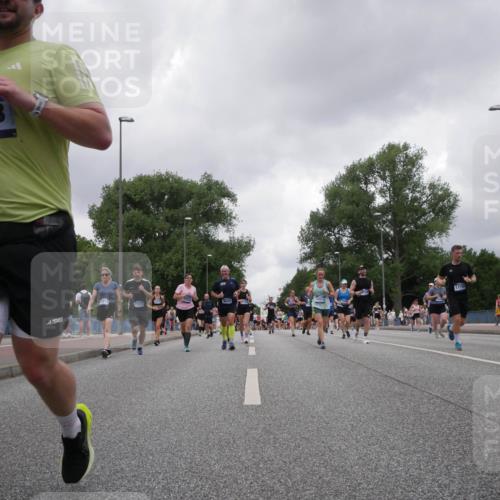 29.06.2025 - hella hamburg halbmarathon Luisa Fischer http://msf.ph/oto/8480043 29.06.2025 10:49:28 Kennedybrücke 6133, 17373, 12575, 1770, 4223, 1421, 1426, 1983, 2008, 4223, 4224, 5044, 7303, 7530, 10367, 10812 meine-sportfotos.de